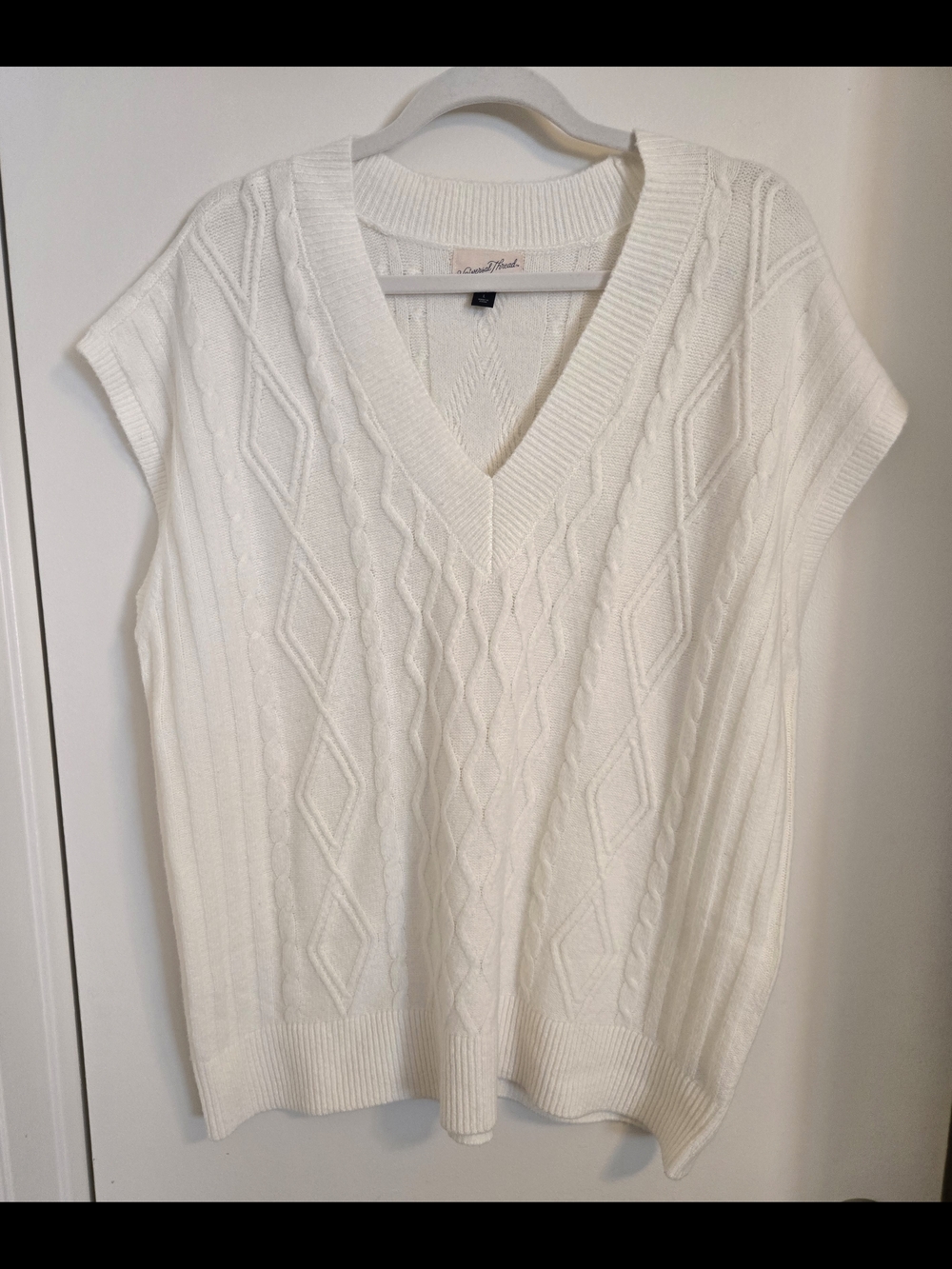 Universal Thread Cream Oversized Cable-Knit V-Neck Sweater Vest - Picture 2 of 3